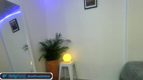 soffi_rousel_ online show from December 30, 2024, 7:13 pm