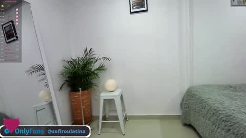 soffi_rousel_ online show from January 12, 2025, 5:08 pm