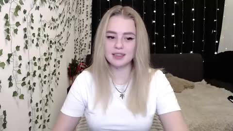 sofia_rosemary online show from January 5, 2025, 12:31 pm