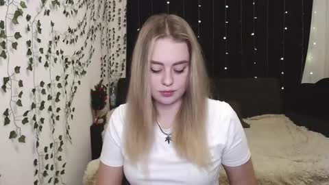 sofia_rosemary online show from January 9, 2025, 12:28 pm