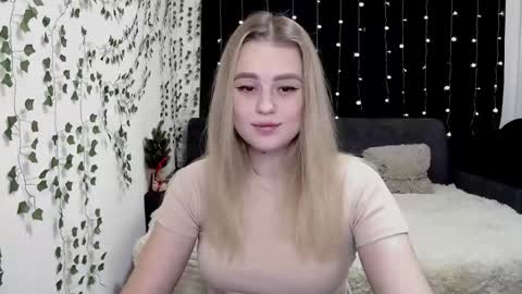 sofia_rosemary online show from January 10, 2025, 12:27 pm