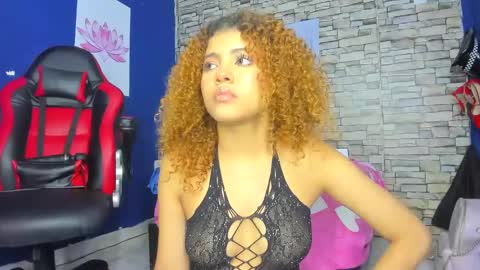 sofiacastillo01 online show from December 1, 2024, 12:59 pm