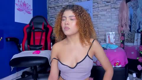 sofiacastillo01 online show from December 10, 2024, 12:54 pm