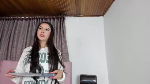 sophi_thaylor online show from December 2, 2024, 12:52 pm