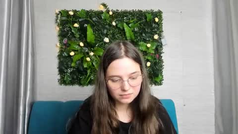 sophiedreamss online show from January 2, 2025, 1:01 pm