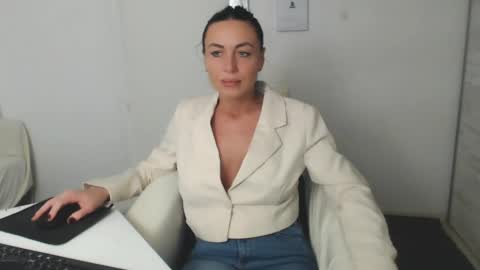 Carla online show from January 19, 2025, 4:53 pm