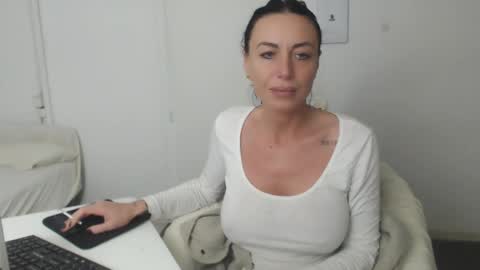 Carla online show from January 16, 2025, 6:20 pm