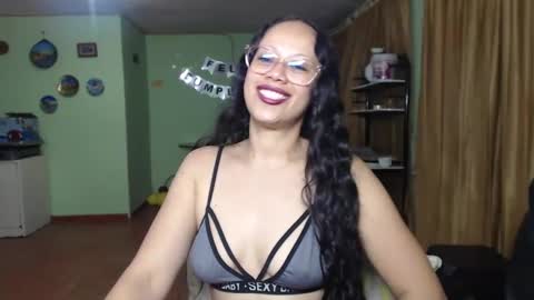 alejandra online show from November 29, 2024, 4:59 am