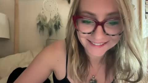 StevieGirl4U online show from November 22, 2024, 3:28 am