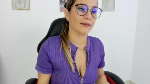 sugar_milff online show from January 7, 2025, 1:41 pm