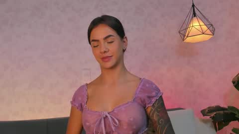 suzane_sweet online show from November 22, 2024, 2:45 am