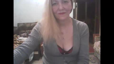 sweet4blonde609 online show from November 12, 2024, 8:00 pm