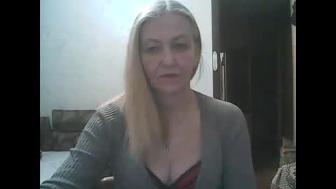 sweet4blonde609 online show from December 7, 2024, 4:13 am