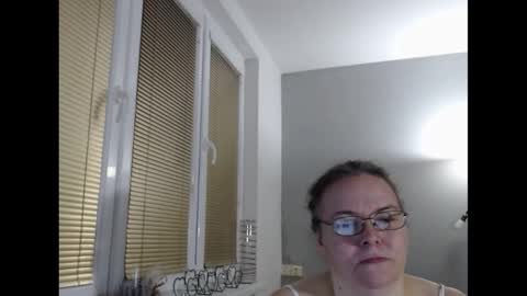 Sweetboobs85h online show from December 12, 2024, 9:11 pm