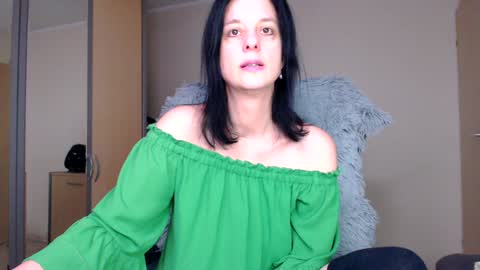 JenJenny online show from December 5, 2024, 9:05 am