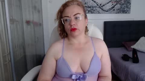 tania_goddess_ online show from December 31, 2024, 2:01 pm