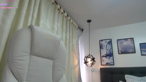 tania_goddess_ online show from December 30, 2024, 1:49 pm