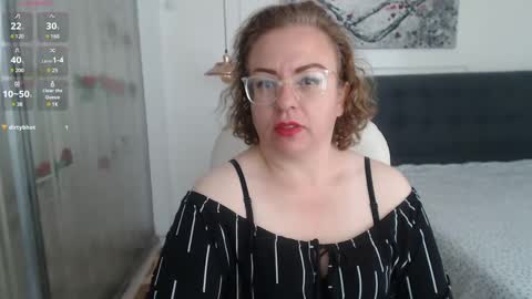 tania_goddess_ online show from December 5, 2024, 2:41 pm