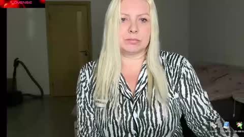 tashaa_x online show from November 17, 2024, 8:14 pm