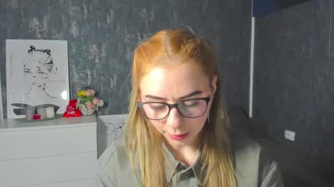 thea_lyss online show from January 17, 2025, 8:39 pm