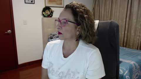 Sensual woman online show from December 9, 2024, 2:18 am