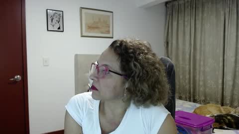 Sensual woman online show from November 27, 2024, 2:38 am