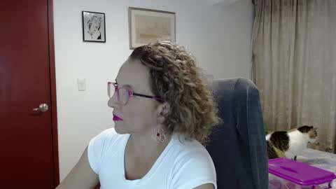 Sensual woman online show from November 28, 2024, 2:48 am