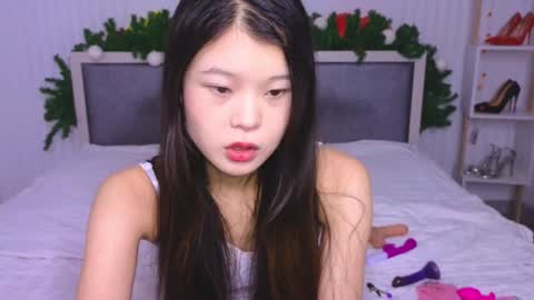 tina__kim online show from December 26, 2024, 5:18 am