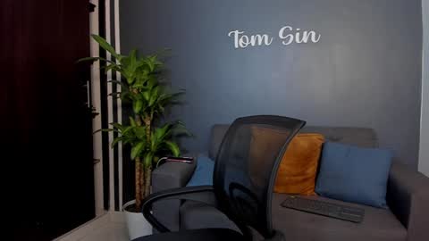 Tom Sin online show from December 22, 2024, 4:05 am