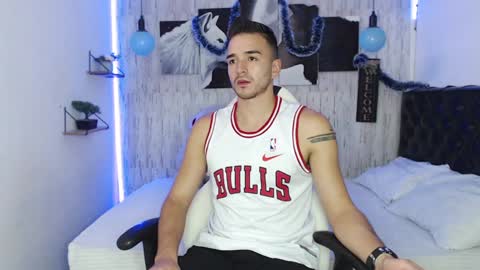 tommycash_777 online show from December 4, 2024, 6:55 pm