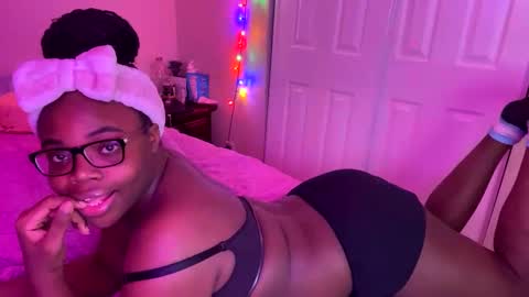 transgirl_omi online show from November 19, 2024, 5:34 am