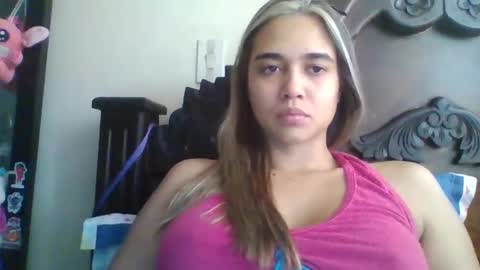 triana_bell online show from November 11, 2024, 4:01 pm