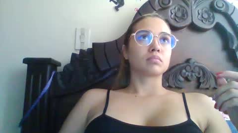 triana_bell online show from November 20, 2024, 6:09 pm