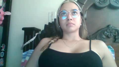 triana_bell online show from December 27, 2024, 4:29 pm