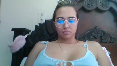 triana_bell online show from December 17, 2024, 4:44 pm