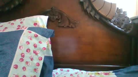 triana_bell online show from December 5, 2024, 4:28 pm