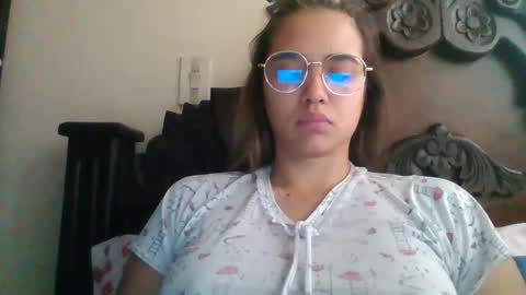 triana_bell online show from December 1, 2024, 5:19 pm