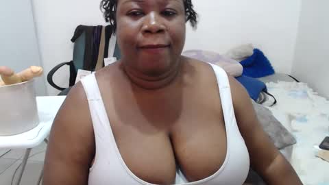 TrueBella30 online show from January 5, 2025, 1:04 pm