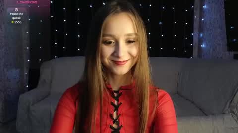 unearthly_julia online show from January 5, 2025, 5:33 pm