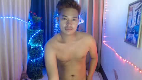 ur_hugechinito online show from January 4, 2025, 2:10 pm