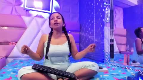 ursulatamirez online show from January 25, 2025, 11:33 am