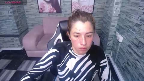 valerie_b online show from December 30, 2024, 12:33 pm