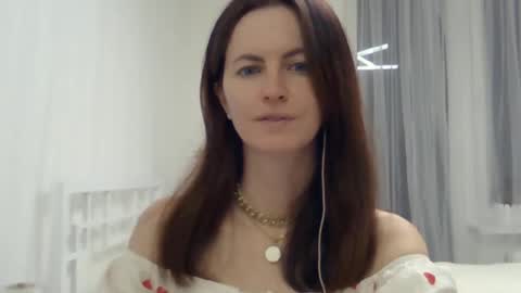 valerie_rose777 online show from December 28, 2024, 7:00 pm