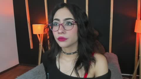 vampy_dolll online show from January 3, 2025, 1:06 pm