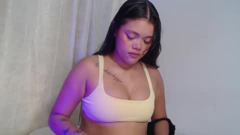 vane_gaviria_ online show from January 11, 2025, 9:12 pm