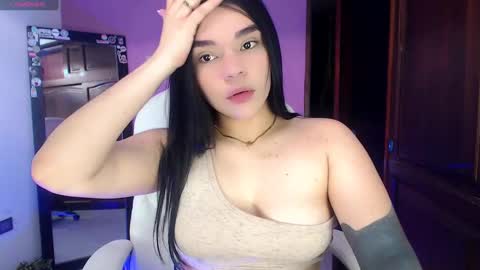 veronica_118 online show from December 3, 2024, 4:59 pm