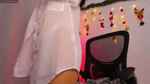 victorialeone online show from December 13, 2024, 1:07 pm