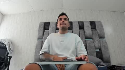 vinicius_santos77 online show from January 14, 2025, 12:57 pm