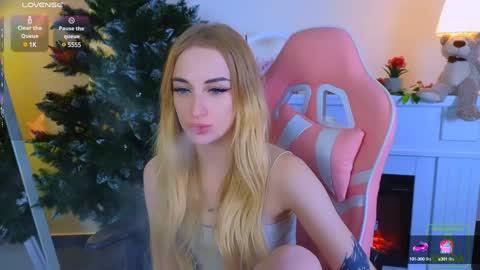 violet__t online show from December 25, 2024, 8:31 pm