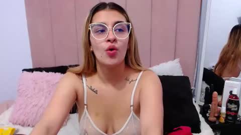 violetalittlee online show from December 3, 2024, 3:56 pm